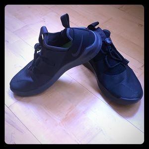 Nike WMNS Free Rn CMTR Running Shoe